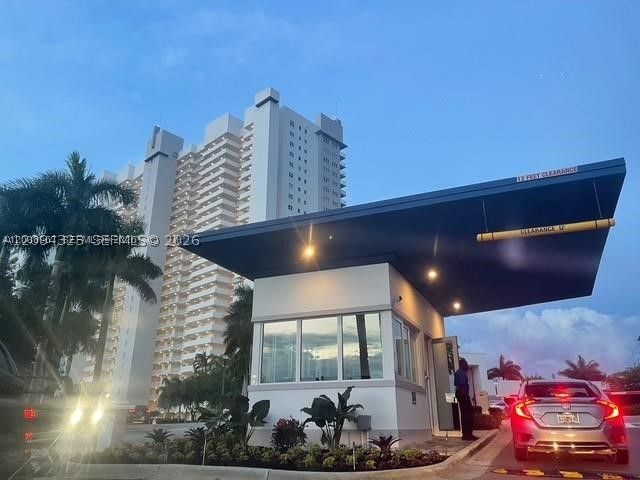 15051 Royal Oaks Ln 701, North Miami, FL 33181