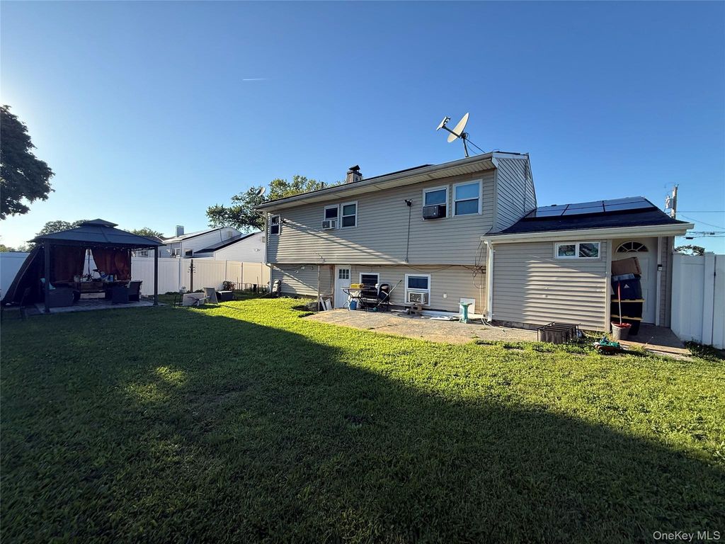 14 Harrison Street, Brentwood, NY 11717 — photo 2