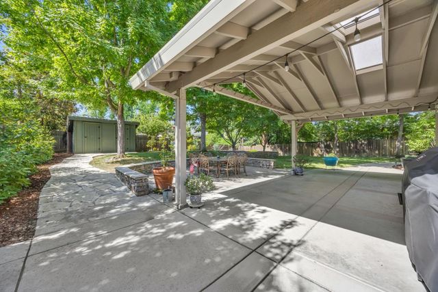 7650 Heather Rd, Fair Oaks, CA 95628