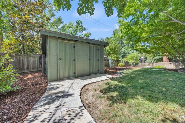 7650 Heather Rd, Fair Oaks, CA 95628