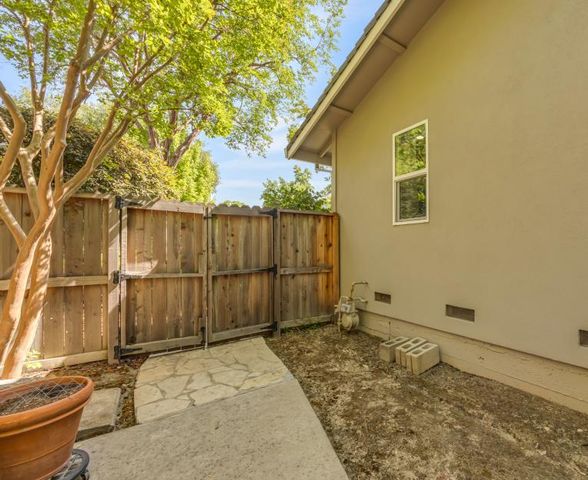7650 Heather Rd, Fair Oaks, CA 95628