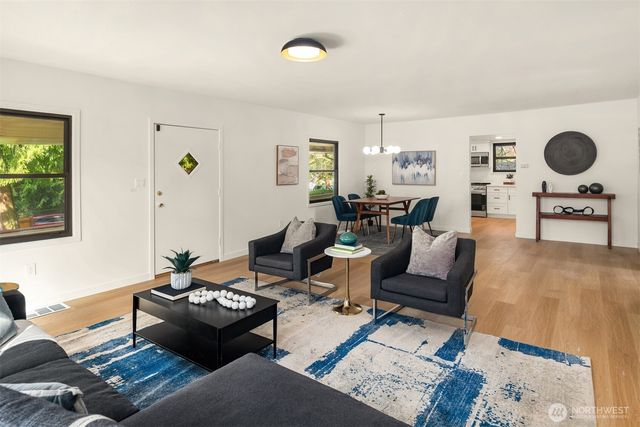 11726 10th Avenue S, Seattle, WA 98168