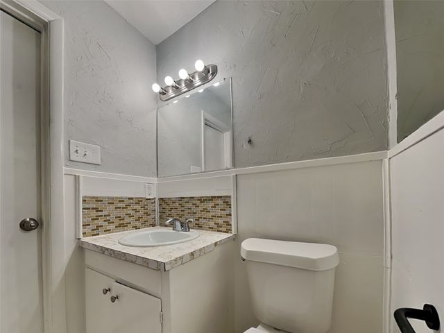 605 Thompson Drive, Saginaw, TX 76179