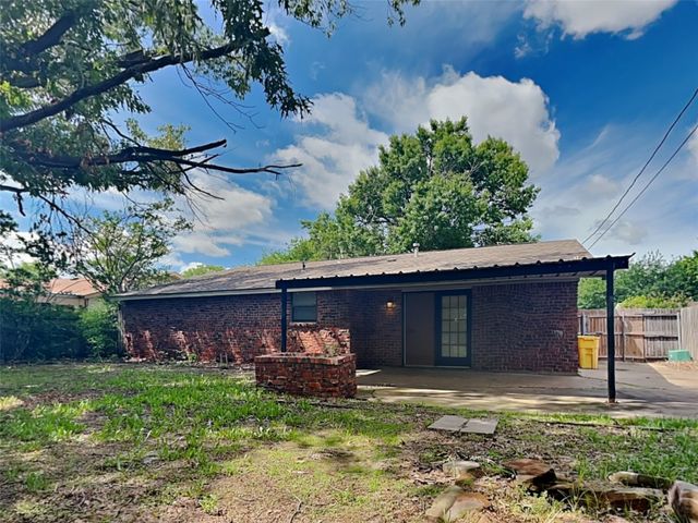 605 Thompson Drive, Saginaw, TX 76179