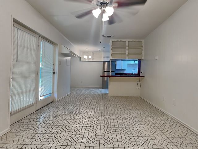 605 Thompson Drive, Saginaw, TX 76179