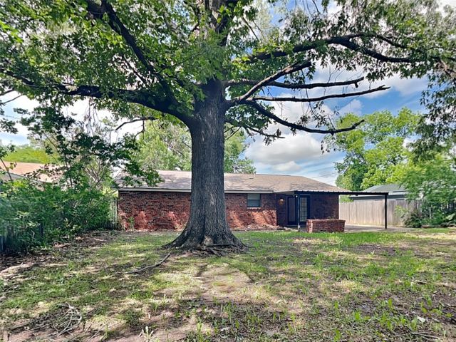 605 Thompson Drive, Saginaw, TX 76179
