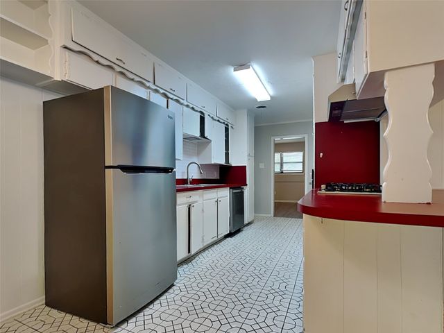 605 Thompson Drive, Saginaw, TX 76179