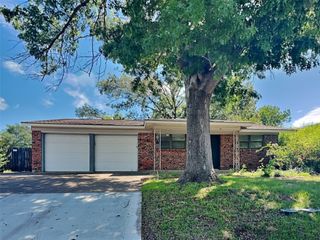 605 Thompson Drive, Saginaw, TX 76179