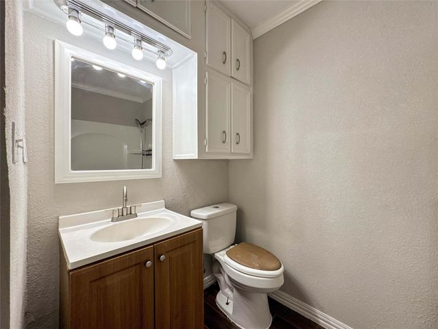 1706 Avenue A, Danbury, TX 77534