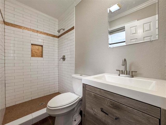 1706 Avenue A, Danbury, TX 77534