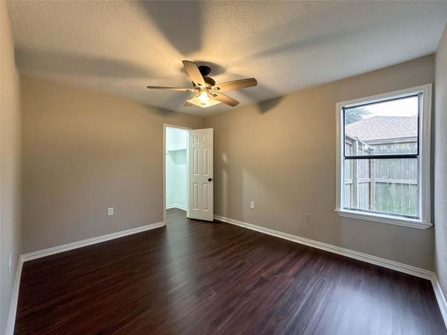 1706 Avenue A, Danbury, TX 77534