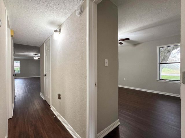 1706 Avenue A, Danbury, TX 77534