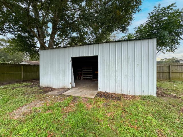 1706 Avenue A, Danbury, TX 77534