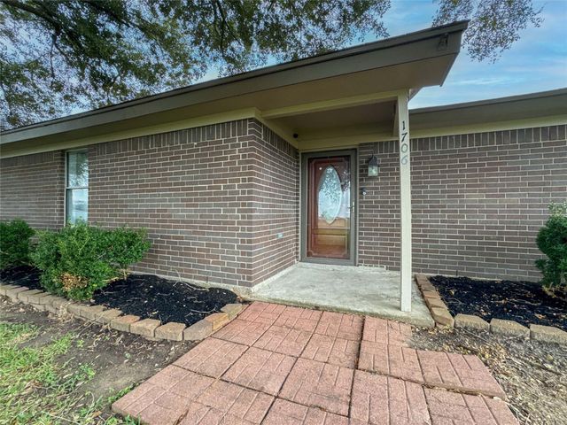 1706 Avenue A, Danbury, TX 77534