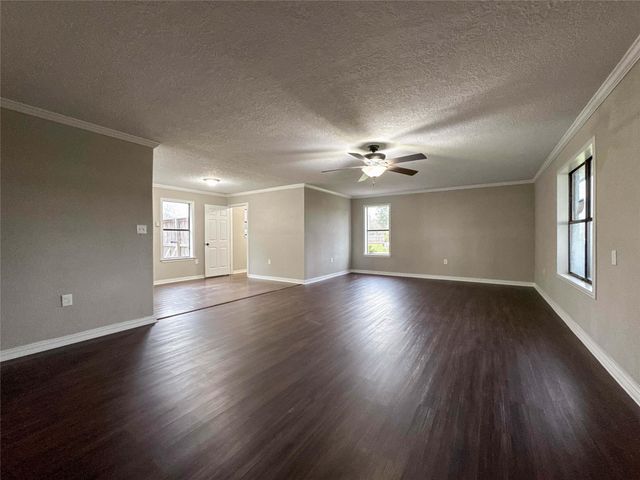 1706 Avenue A, Danbury, TX 77534