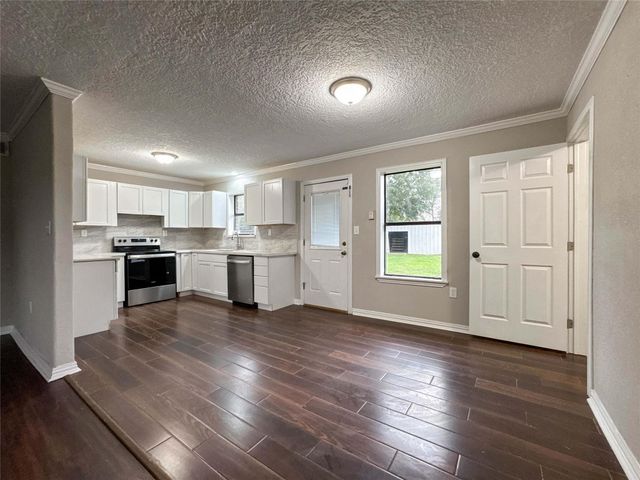 1706 Avenue A, Danbury, TX 77534