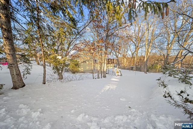 212 Spruce Street, Midland Park, NJ 07432