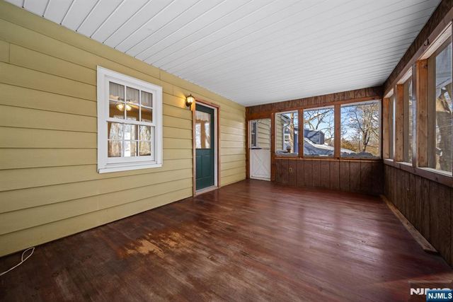 212 Spruce Street, Midland Park, NJ 07432