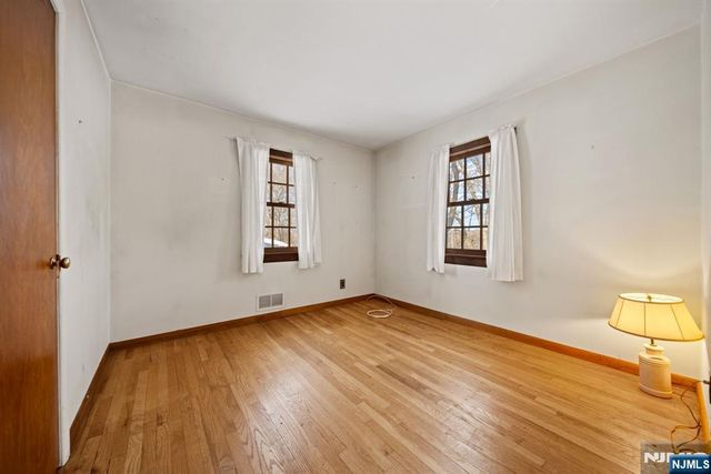 212 Spruce Street, Midland Park, NJ 07432