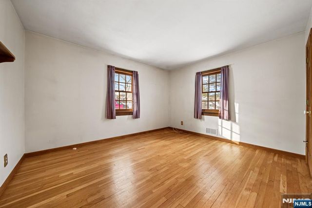 212 Spruce Street, Midland Park, NJ 07432