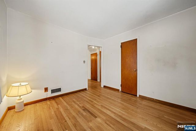 212 Spruce Street, Midland Park, NJ 07432