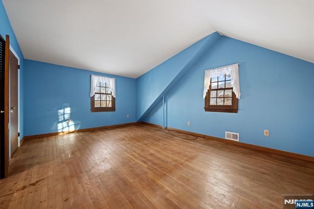 212 Spruce Street, Midland Park, NJ 07432