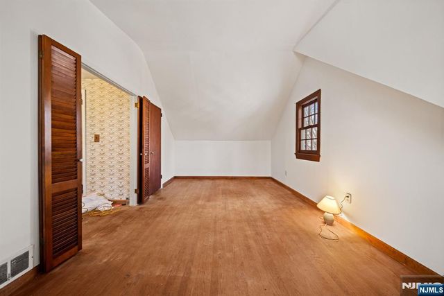 212 Spruce Street, Midland Park, NJ 07432