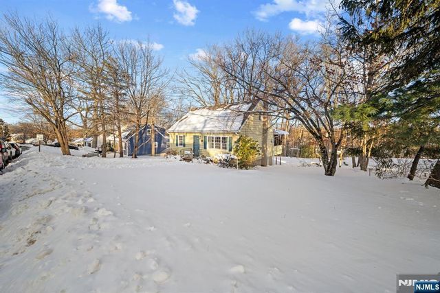 212 Spruce Street, Midland Park, NJ 07432