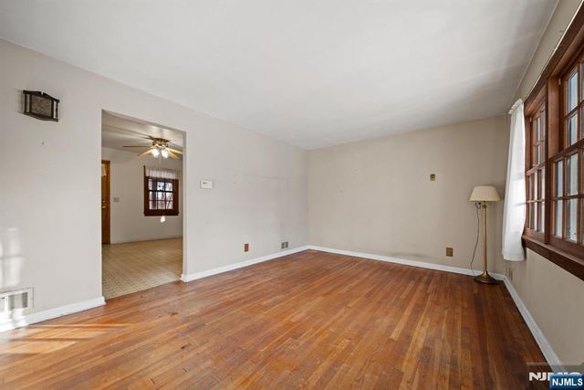 212 Spruce Street, Midland Park, NJ 07432