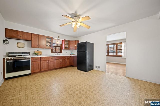 212 Spruce Street, Midland Park, NJ 07432