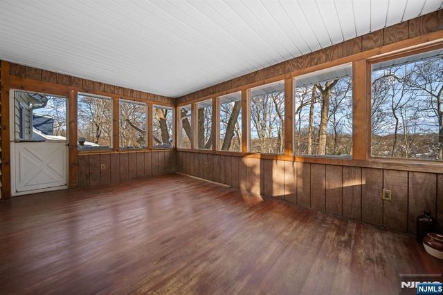 212 Spruce Street, Midland Park, NJ 07432