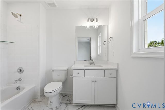 4013 Robins Ridge Dr, Moseley, VA 23120