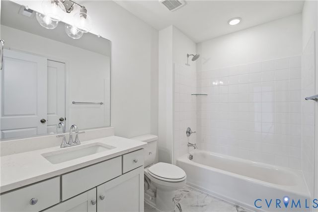 4013 Robins Ridge Dr, Moseley, VA 23120