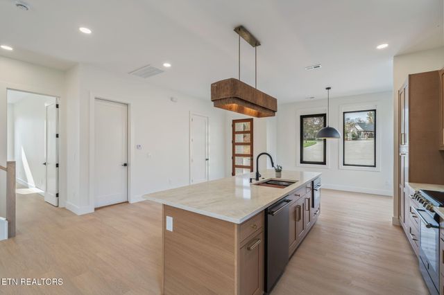 7808 S Northshore Drive, Knoxville, TN 37919