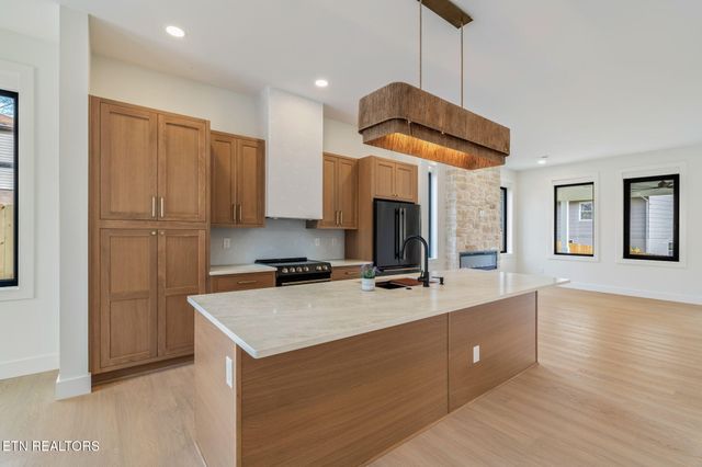 7808 S Northshore Drive, Knoxville, TN 37919