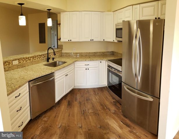 221 N DUKE ST, Hummelstown, PA 17036