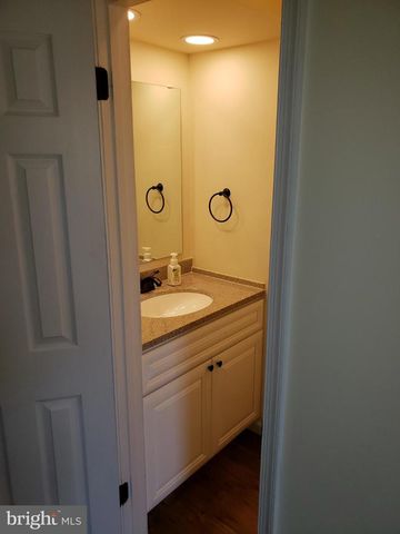 221 N DUKE ST, Hummelstown, PA 17036