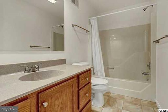 221 N DUKE ST, Hummelstown, PA 17036