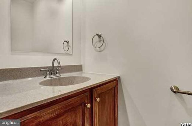 221 N DUKE ST, Hummelstown, PA 17036