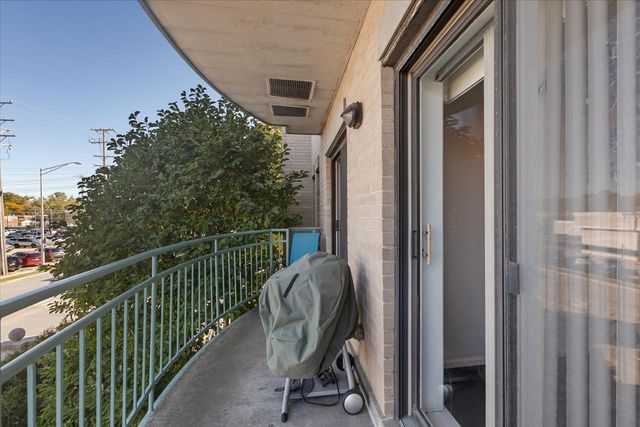 4757 Howard Street 205, Skokie, IL 60076