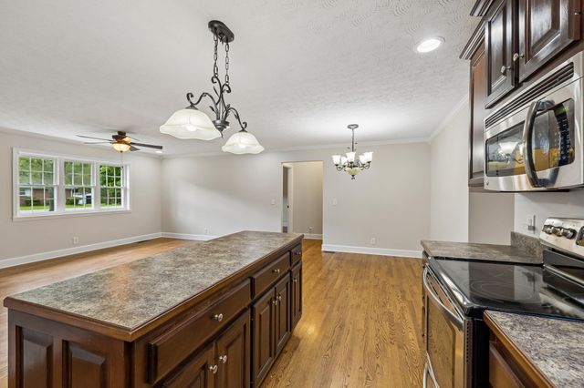 516 Crestwood Dr, Lafayette, TN 37083