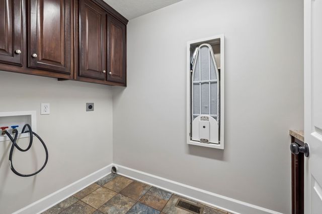 516 Crestwood Dr, Lafayette, TN 37083