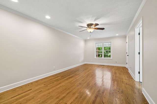 516 Crestwood Dr, Lafayette, TN 37083