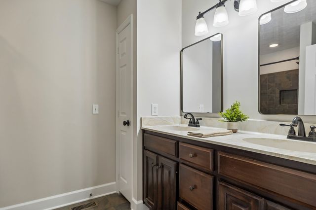 516 Crestwood Dr, Lafayette, TN 37083