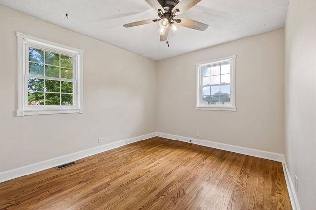 516 Crestwood Dr, Lafayette, TN 37083