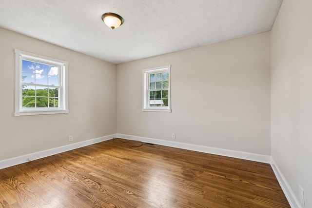 516 Crestwood Dr, Lafayette, TN 37083