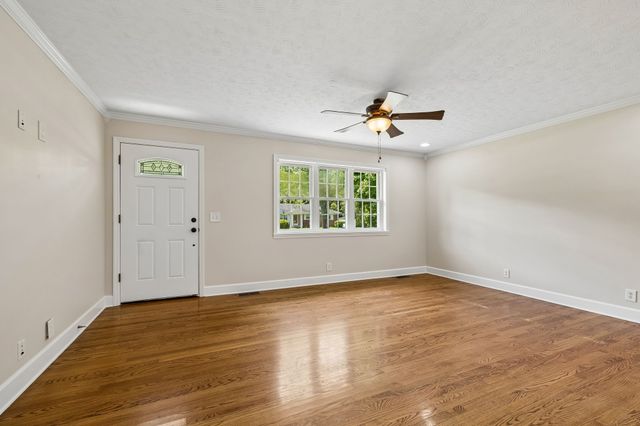 516 Crestwood Dr, Lafayette, TN 37083