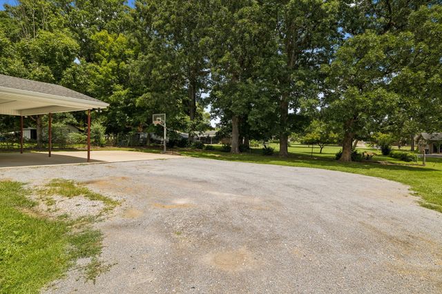 516 Crestwood Dr, Lafayette, TN 37083