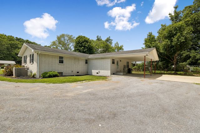 516 Crestwood Dr, Lafayette, TN 37083
