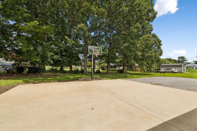 516 Crestwood Dr, Lafayette, TN 37083
